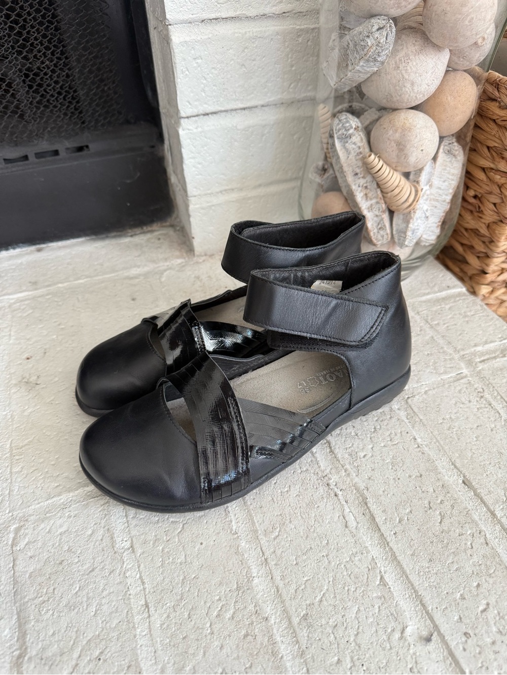 Naot Black Leather Mary Jane Shoes Ankle Strap Comfort Flats Size 38